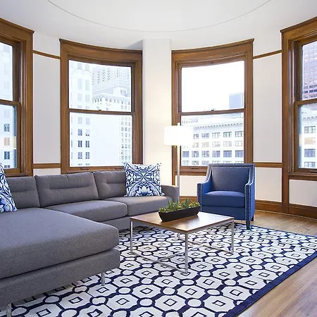 Three-bedroom On W Van Buren Street Apt 1101 Apartment Chicago