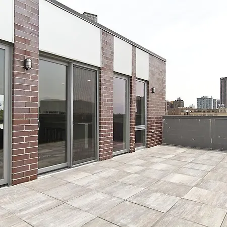 Four-bedroom On N Broadway Street Apt 601 *