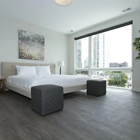Four-bedroom On N Broadway Street Apt 601 Chicago