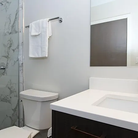 Four-bedroom On N Broadway Street Apt 601