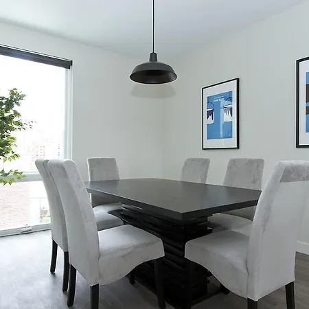 Four-bedroom On N Broadway Street Apt 601 *