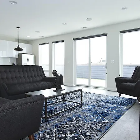 Four-bedroom On N Broadway Street Apt 601 * Chicago