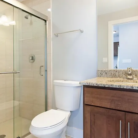 Apartment Two-bedroom On W Randolph Street Apt 4d *