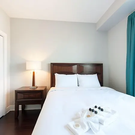 Two-bedroom On W Randolph Street Apt 4d Apartment *