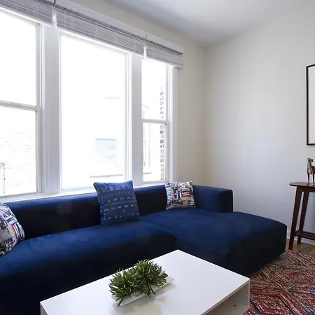 Two-bedroom On W Division Street Apt 3r Apartment