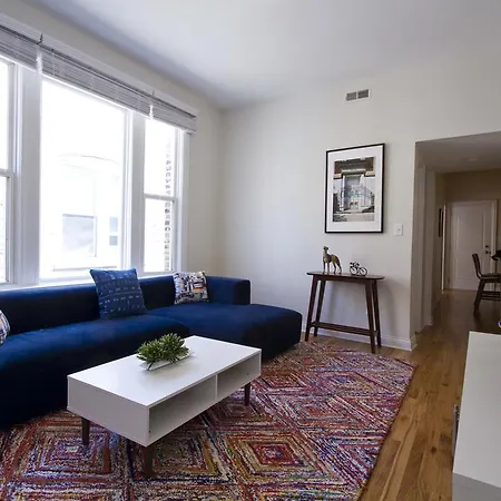Two-bedroom On W Division Street Apt 3r *