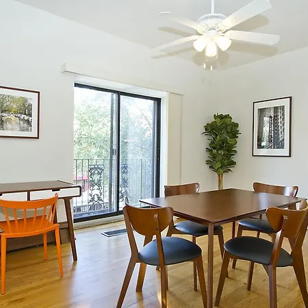 Three-bedroom On N Lincoln Avenue Apt 2 Apartment Chicago