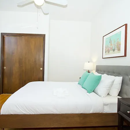 Apartment Three-bedroom On N Lincoln Avenue Apt 2 *