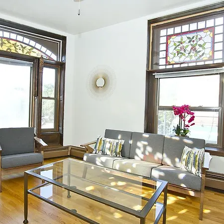 Three-bedroom On N Lincoln Avenue Apt 2