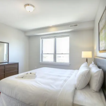 Apartment Two-bedroom On W Randolph Street Apt 5d *