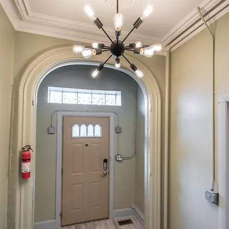 Grand Local Ave Luxury Apartment