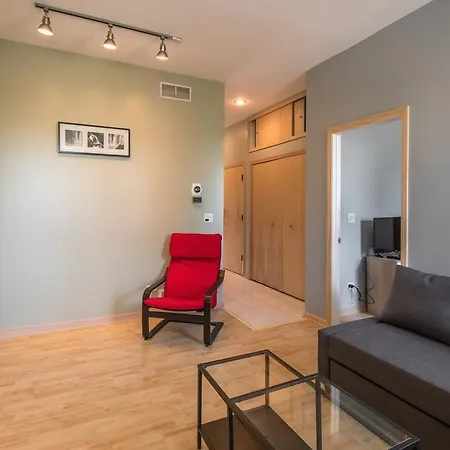 Grand Local Ave Luxury * Chicago