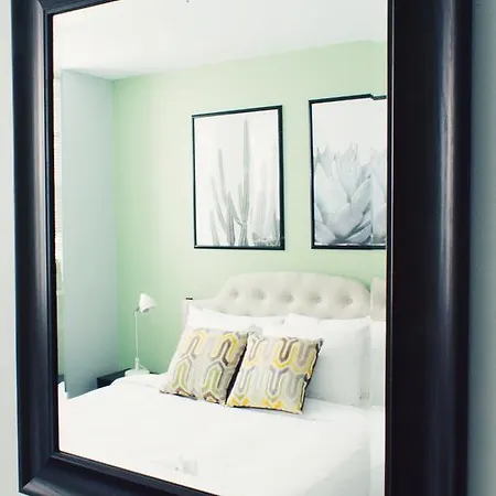 Three-bedroom On W Barry Avenue Apt G
