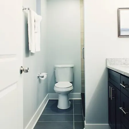 Three-bedroom On W Barry Avenue Apt G * Chicago