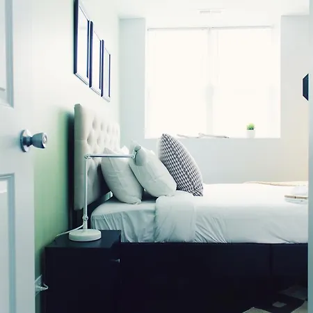 Three-bedroom On W Barry Avenue Apt G * Chicago
