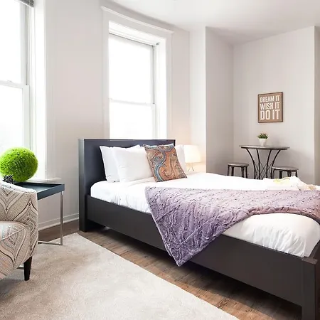 Studio On E Roosevelt Road Apt 305 Apartment Chicago