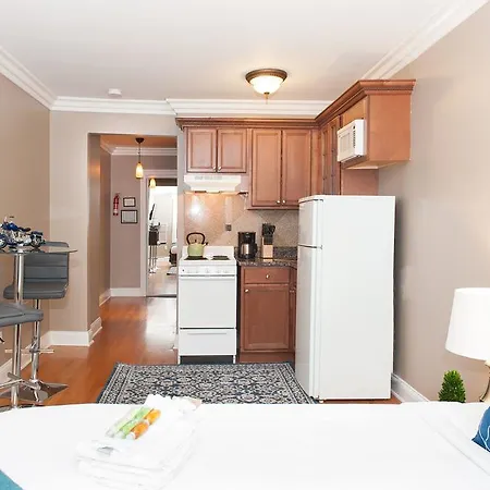 Studio On E Bellevue Place Apt 3a
