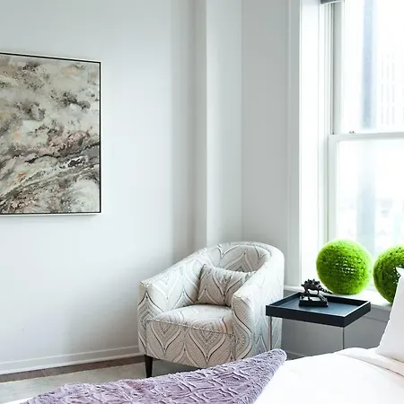 Studio On E Roosevelt Road Apt 305 *