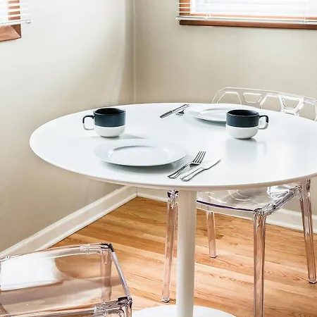 Apartment A Quiet Getaway - Minutes From Wrigley & Boystown *