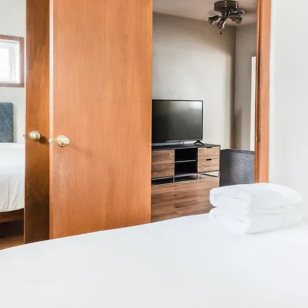 Apartment A Quiet Getaway - Minutes From Wrigley & Boystown Chicago