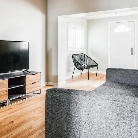 A Quiet Getaway - Minutes From Wrigley & Boystown * Chicago