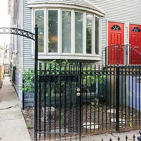 Apartment A Quiet Getaway - Minutes From Wrigley & Boystown *