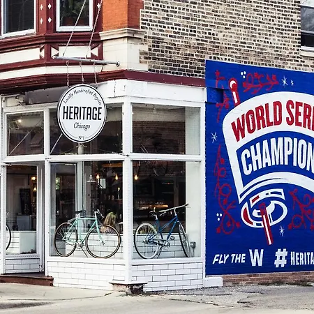 A Quiet Getaway - Minutes From Wrigley & Boystown Apartment *