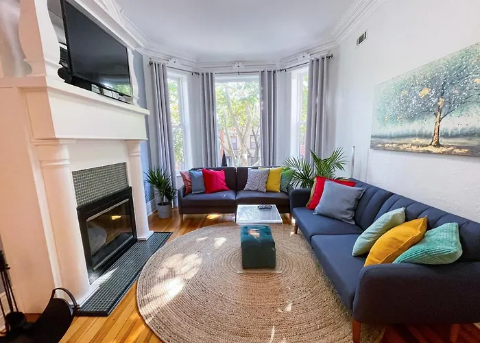 Perfect Wrigleyville Stay
