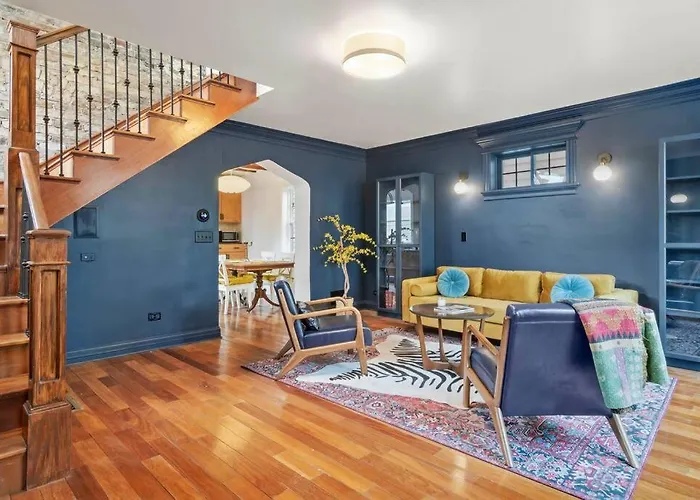Roscoe Village Family Hideaway