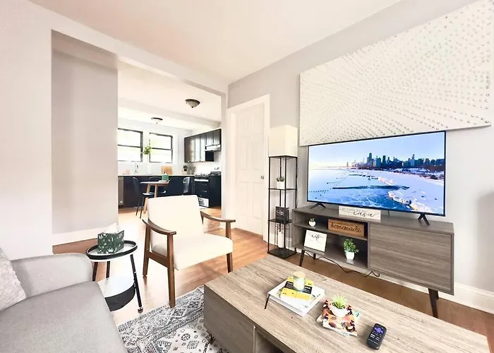 Cozy Retreat, Prime Location Near Loyola & Beach!