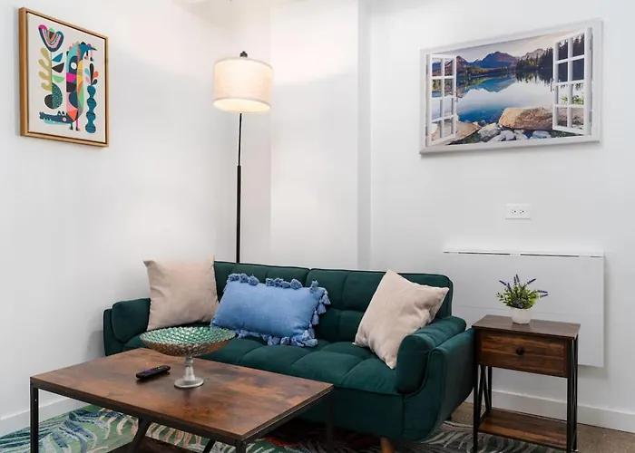Elegant Style Loft Montrose Beach Rooftop Wfh Gym