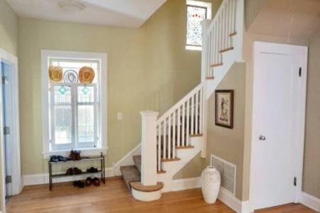 The Greenleaf House Bed & Breakfast Chicago