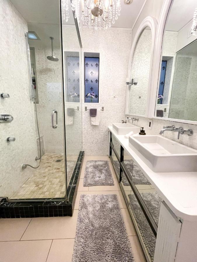 Perfect Wrigleyville Apartment Chicago