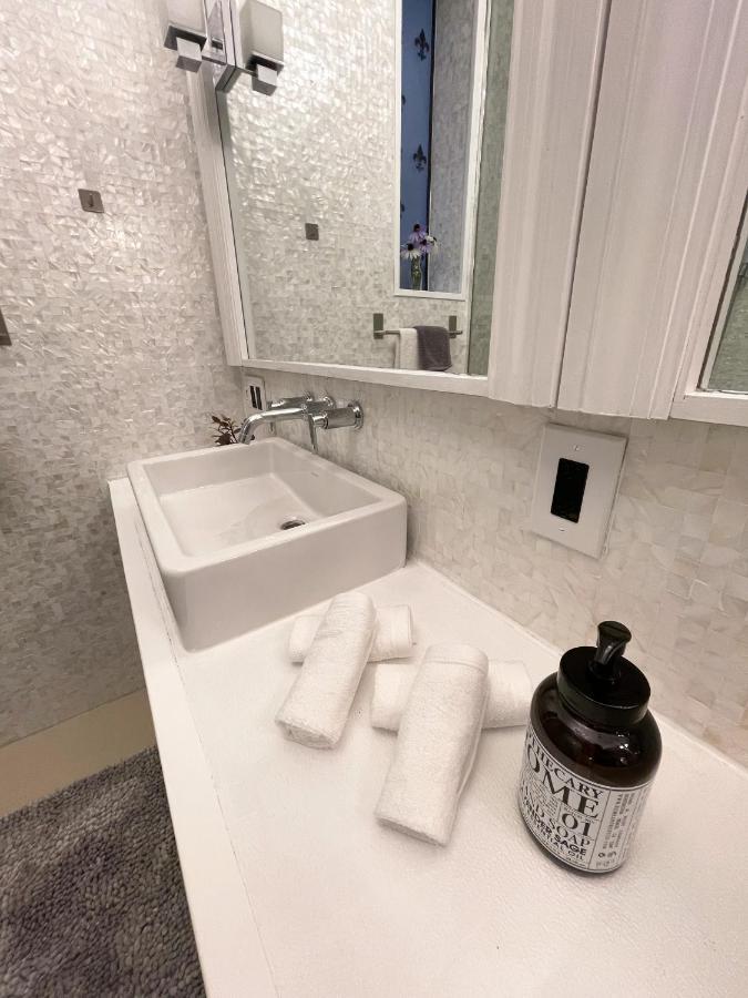 Perfect Wrigleyville Apartment Chicago