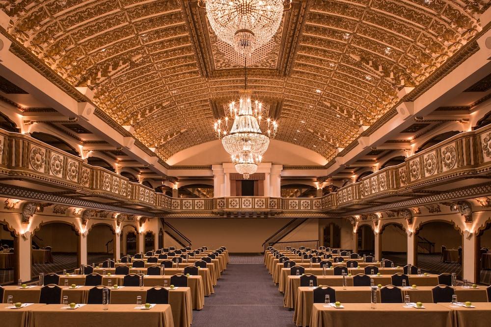 Millennium Knickerbocker Hotel 4*
