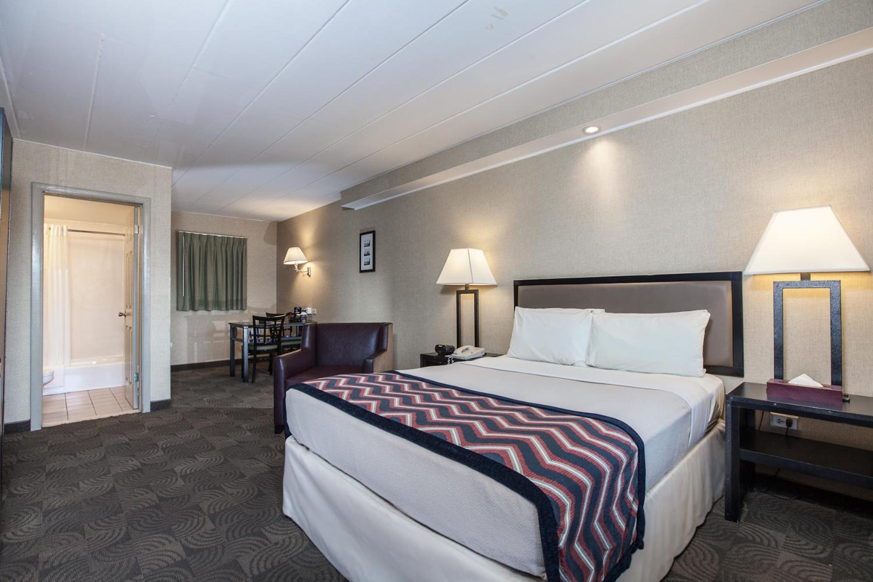 Carlton Midway 2* Chicago