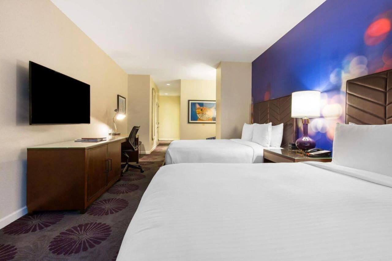Hotel The Collection Magnificent Mile 4*