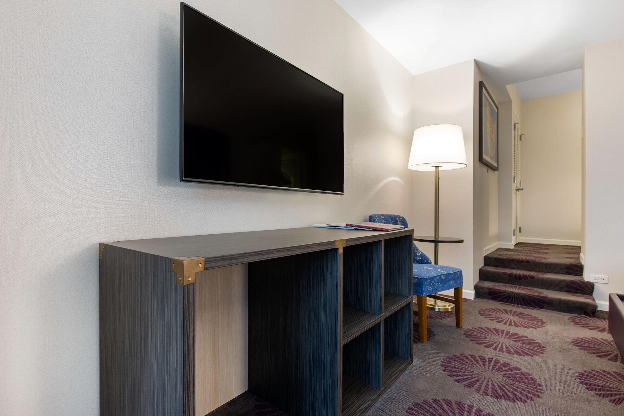 The Collection Magnificent Mile Hotel 4*