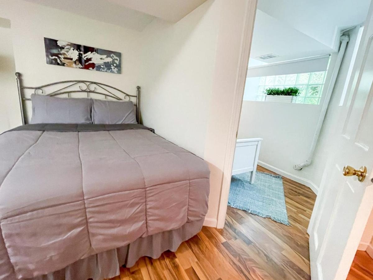 Wrigley Garden Unit Apartment *