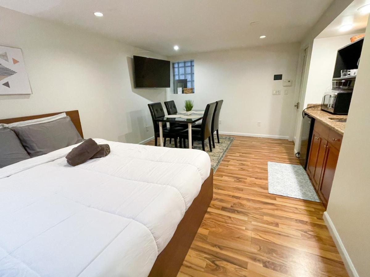 Wrigley Garden Unit Apartment Chicago