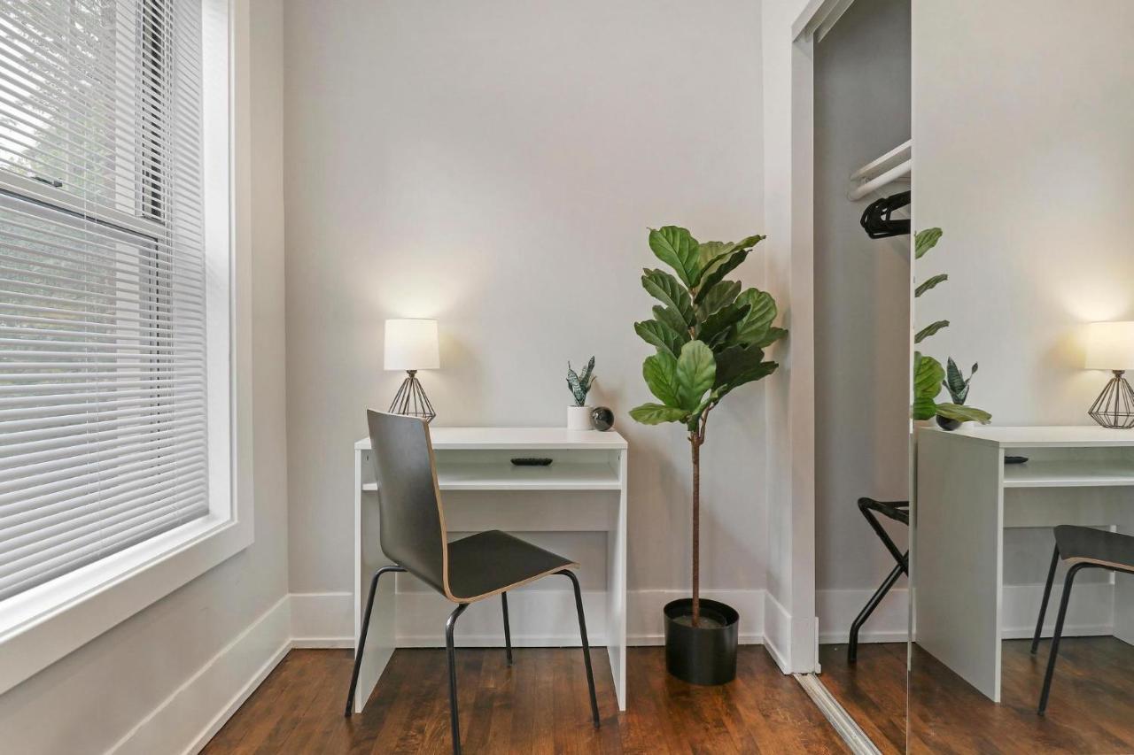 Modern Minimalist In Portage Park - Pensacola 3w Chicago