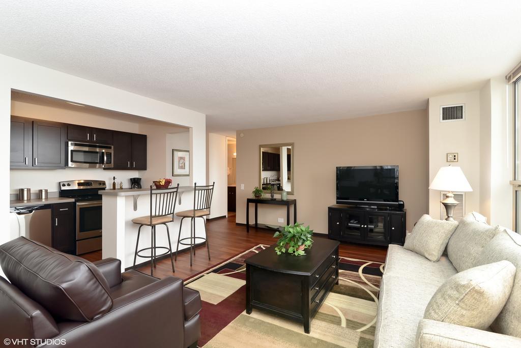 Corporate Suites Network - 555 W. Madison Aparthotel