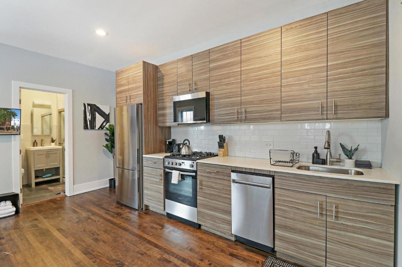Modern Minimalist In Portage Park - Pensacola 3w Chicago
