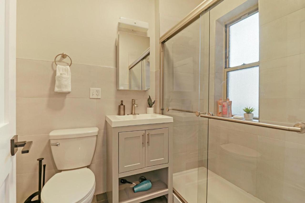 Modern Minimalist In Portage Park - Pensacola 3w Chicago