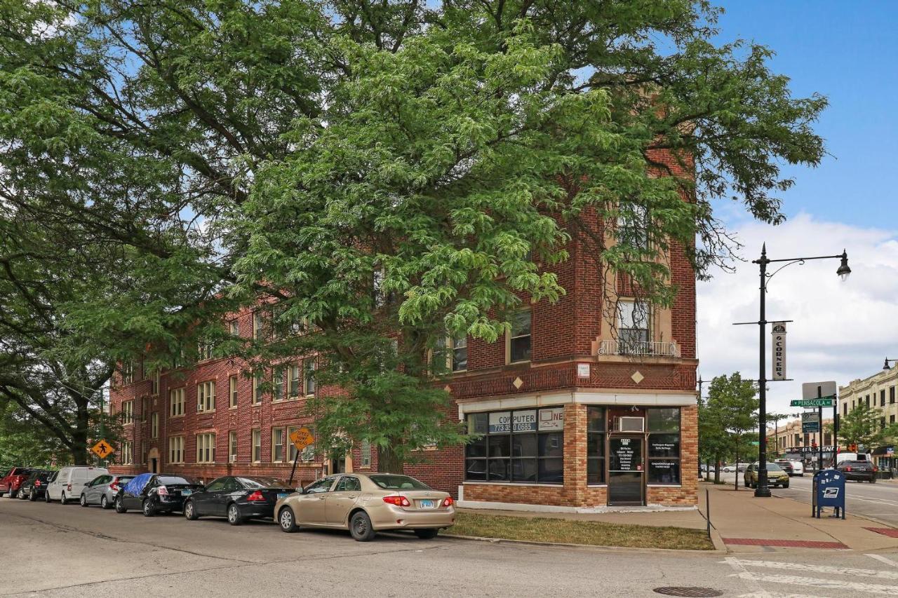 Modern Minimalist In Portage Park - Pensacola 3w * Chicago
