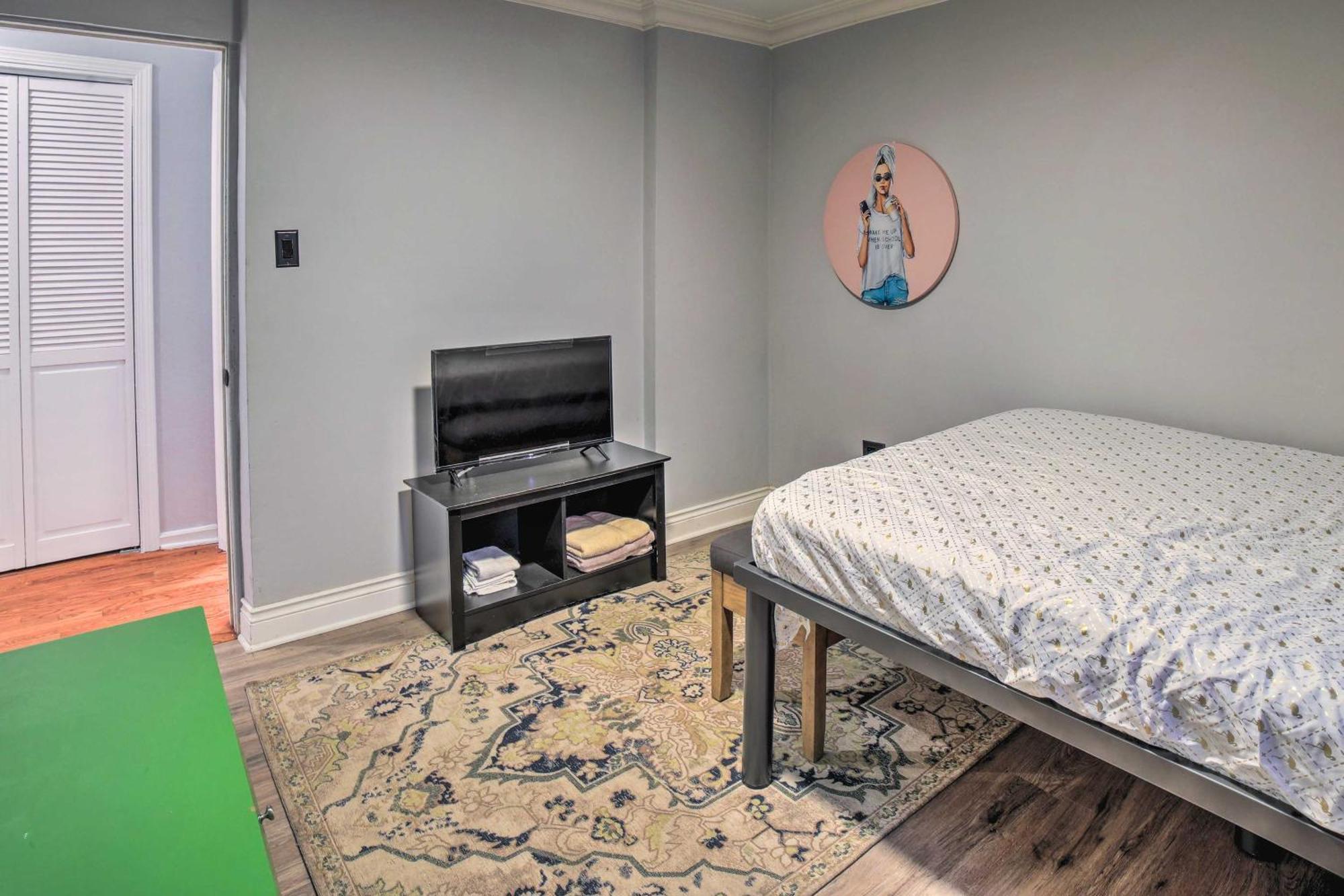 Gem Near Subway About 5 Mi To Downtown Apartment *