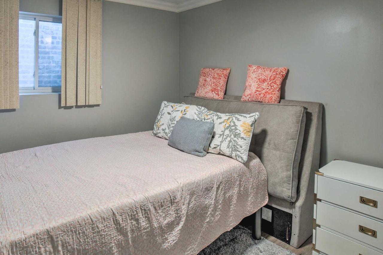 Gem Near Subway About 5 Mi To Downtown Apartment Chicago