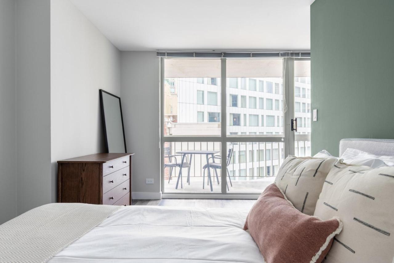 Apartment Gold Coast 1br W Gym Pool Nr Magnificent Mile Chi-221 *