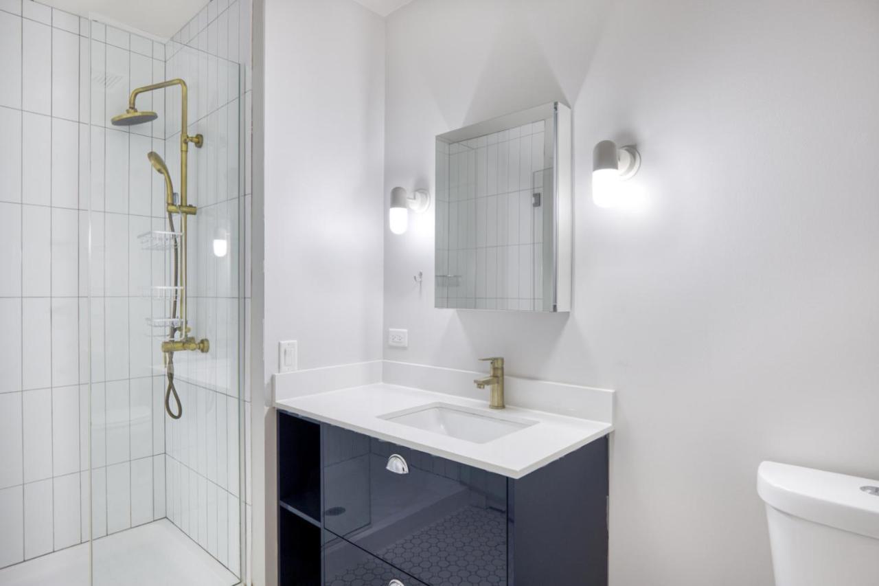 River North 1br W Gym Lounge Roof Nr Riverwalk Chi-901