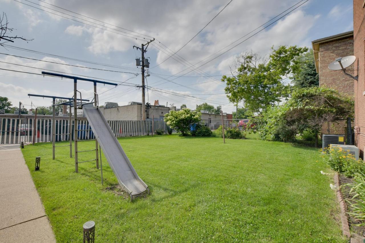 Chic Getaway With Fireplace! Chicago